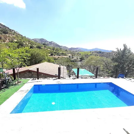 Agrompelo House *
