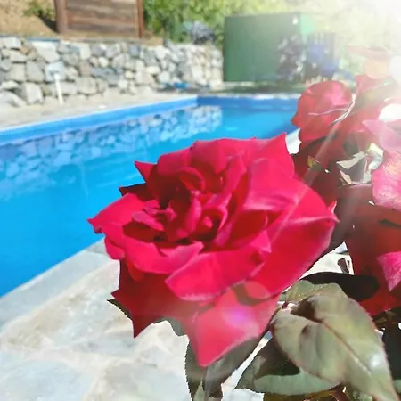 Сasa de vacaciones Agrompelo House