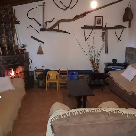 بيت للعطل Agrompelo House *