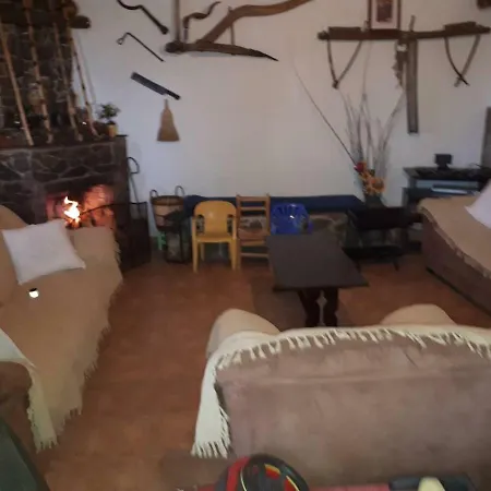 Agrompelo House *