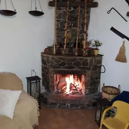 بيت للعطل Agrompelo House