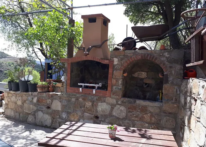 Semesterbostad Agrompelo House